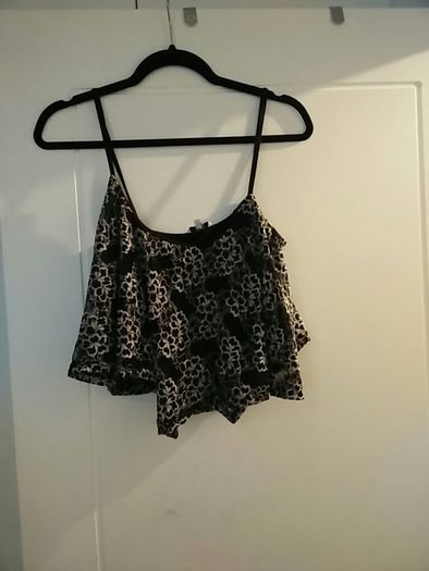 New Look Cropped Black Floral top