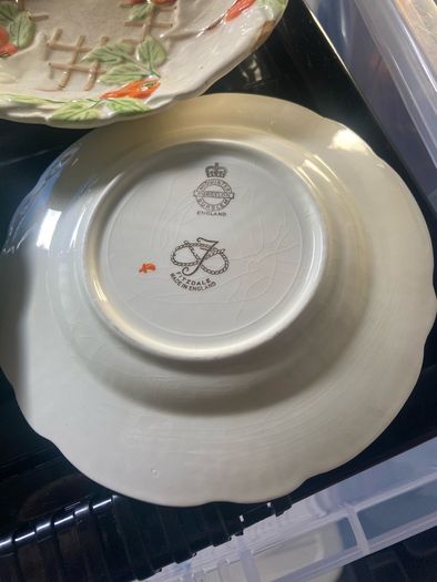Staffordshire England Vintage Midwinter Cabbage Leaf , Tomato Design 20cm Plate