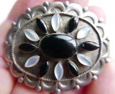 Antique Sterling Silver 925 Hallmarked Gem Set Brooch 2 inches Safety catch 15,3g