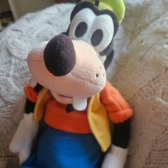 Disney 24 inch Goofy soft toy.