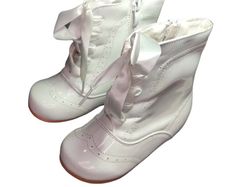 Girls' shoes boots lacquered.