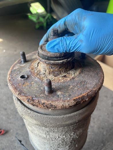 Rear Air Strut Discovery 3 2006