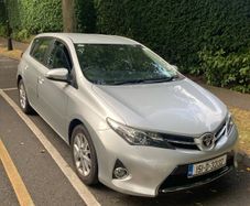2015 Toyota auris luna