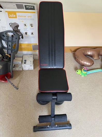 Weight lifting gym bench