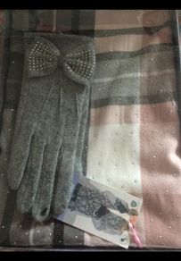 Ladies beautiful Gift Set Scarf and gloves Brand New