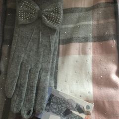 Ladies beautiful Gift Set Scarf and gloves Brand New
