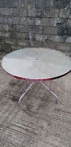 garden table was used for potting needs a tidy up. Not accepting people with bad feedback to many time wasters