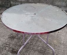 garden table was used for potting needs a tidy up. Not accepting people with bad feedback to many time wasters