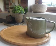 Suki Teapot 532ml with bamboo tray rrp40