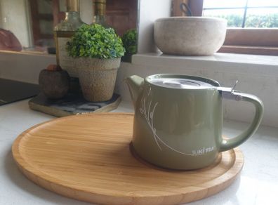 Suki Teapot 532ml with bamboo tray rrp40