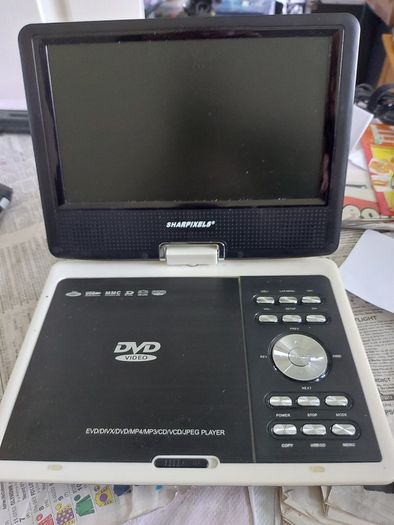 5 Portable DVD Players, all working, but no charges for them, all in very good condition