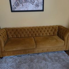 Good as new, a Soft Velvet Sofa,