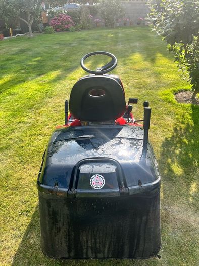 Ride on lawnmower