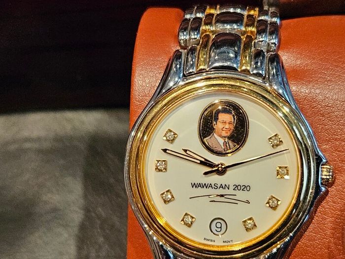 23K gold set of watches