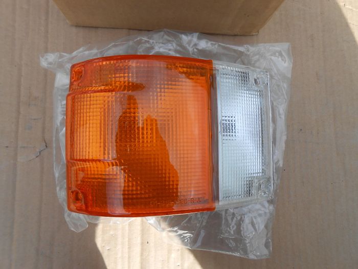 Nissan Urvan E24 R/H Front Indicator Lamp