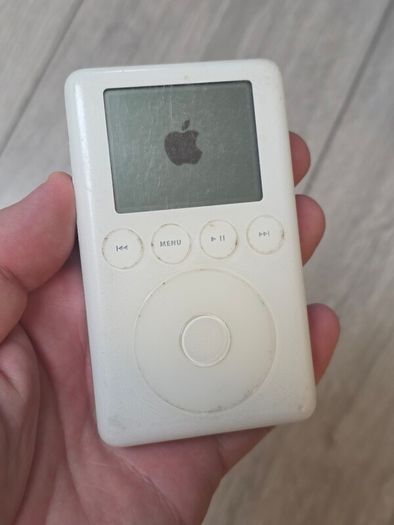 iPod 3rd Gen Classic 15gb (Free Post)