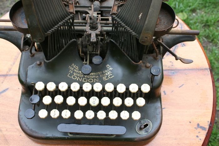 Oliver London Green Typewriter / Old and Industrial Deco / Vintage Decoration/ Teen Bedroom and Office / Museum Collection