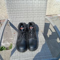 Light year safety boots