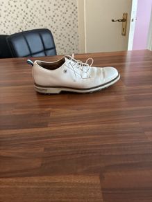 Golf shoes