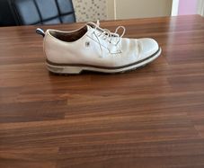 Golf shoes