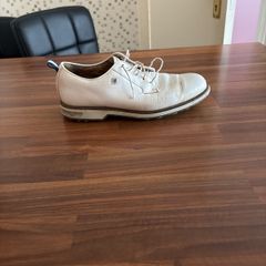 Golf shoes