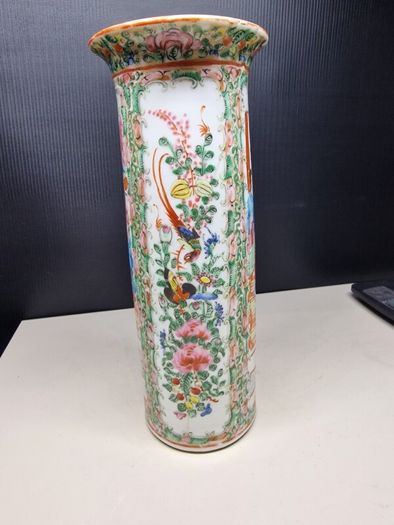 Hand Painted Chinese Porcelain Vase  26 cm Tall