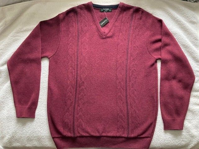 Jumper Size Medium (38-40ins 97-102cms). New