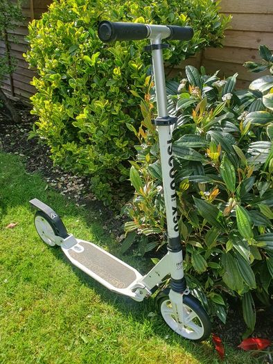iScoot X50 Adult City Scooter & Commuter Push Kick Scooter