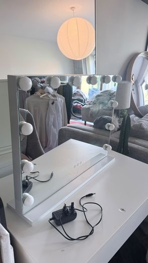 Make-Up Mirror with Lights