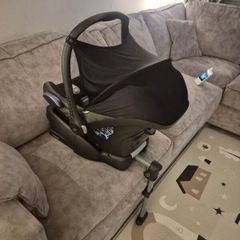 EasyBase and maxi cosy carseat