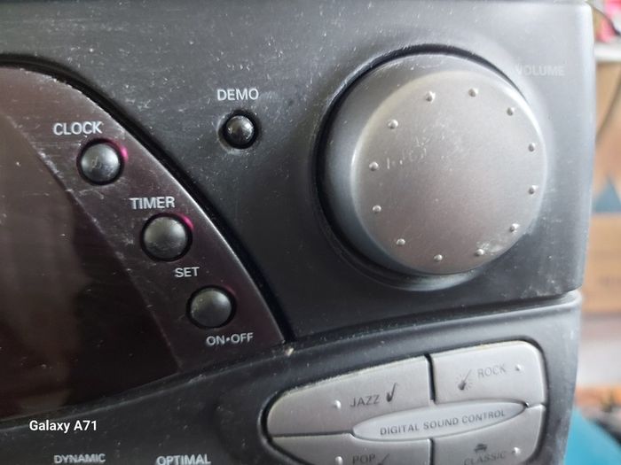 Philips Music HiFi System, Model FW355C, 3 CD, Dual Tape and Radio, in very good condition