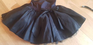 BLACK  skirt age 4-6 yrs