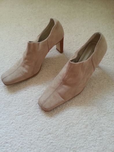 Cream High Heel Shoes
