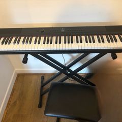 Electric Keyboard (seat+stand included)