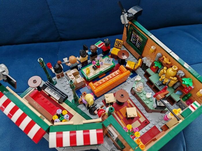 Lego Ideas 21319 Friends Central Perk