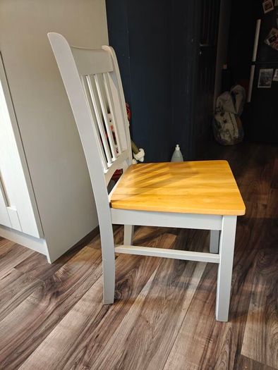 kitchen table (extendable)and 4 chairs