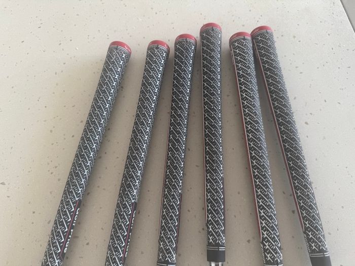 Wilson D9 Irons 5 pw z grip.
