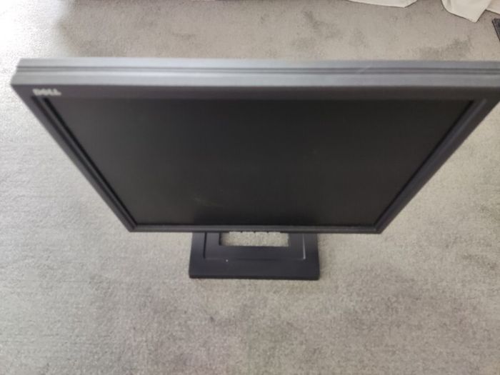 Dell Ultrasharp 19" Hd Lcd 1901fp + Dell 17" Lcd E171fp
