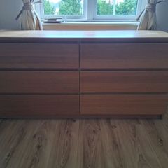 chest of drawers and 2 bedside lockers