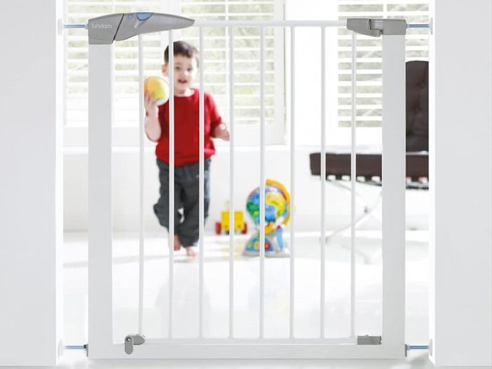 Munchkin Baby and Toddler Safety Gate with Automatic Closure 76-82cm - Brand New Sealed