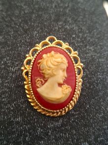 Vintage Cameo Brooch