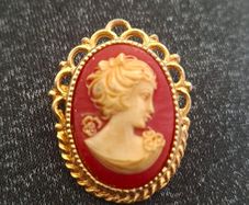 Vintage Cameo Brooch