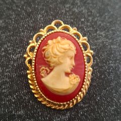 Vintage Cameo Brooch