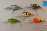 Long lip deep diving crank bait