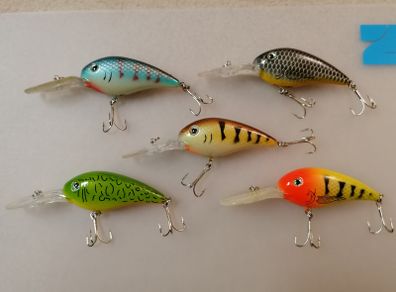 Long lip deep diving crank bait