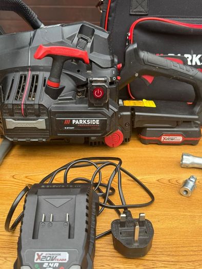 electric chainsaw
