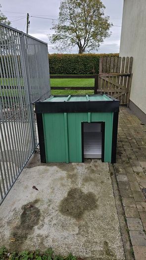 Dog Run with insulated kennell & Transport Cages