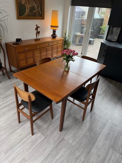 Mid Century Extendable Dining Table