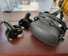 Oculus Rift CV1 with touch controls and 5 sensors