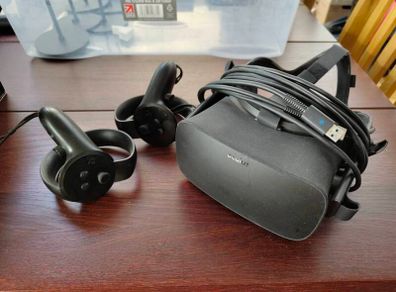 Oculus Rift CV1 with touch controls and 5 sensors